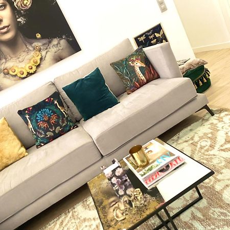 Barcelona Chic Apartments- Free Parking - 10 Min From Bcn City Centre By Metro المظهر الخارجي الصورة