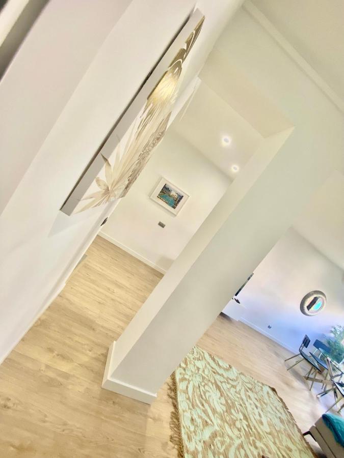 Barcelona Chic Apartments- Free Parking - 10 Min From Bcn City Centre By Metro المظهر الخارجي الصورة