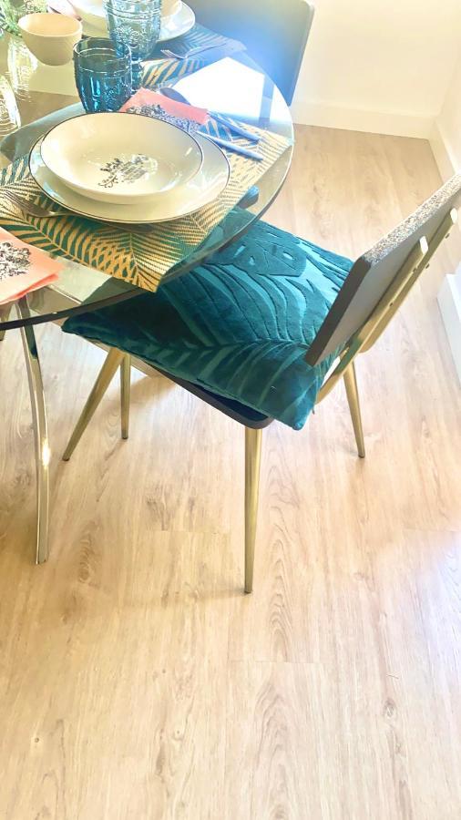 Barcelona Chic Apartments- Free Parking - 10 Min From Bcn City Centre By Metro المظهر الخارجي الصورة