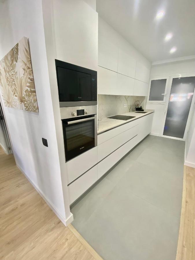 Barcelona Chic Apartments- Free Parking - 10 Min From Bcn City Centre By Metro المظهر الخارجي الصورة
