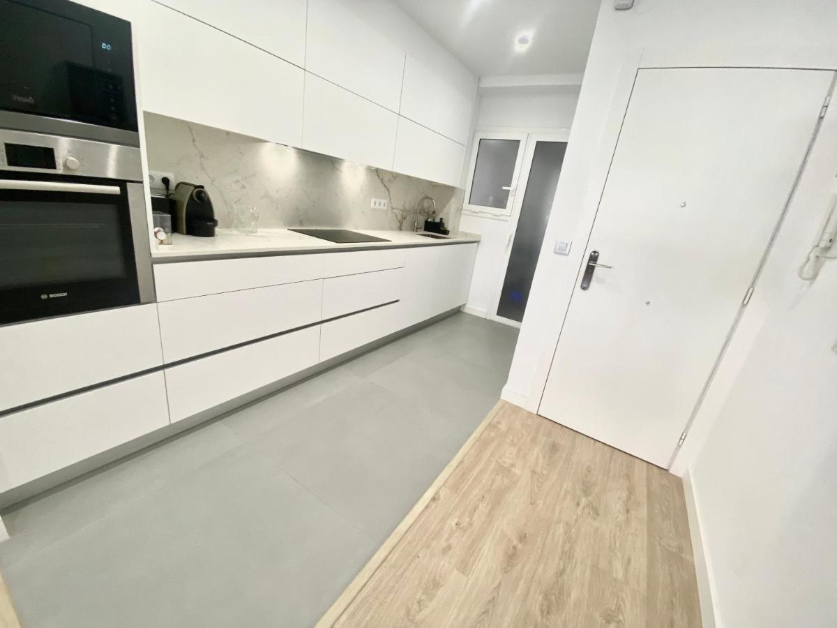 Barcelona Chic Apartments- Free Parking - 10 Min From Bcn City Centre By Metro المظهر الخارجي الصورة
