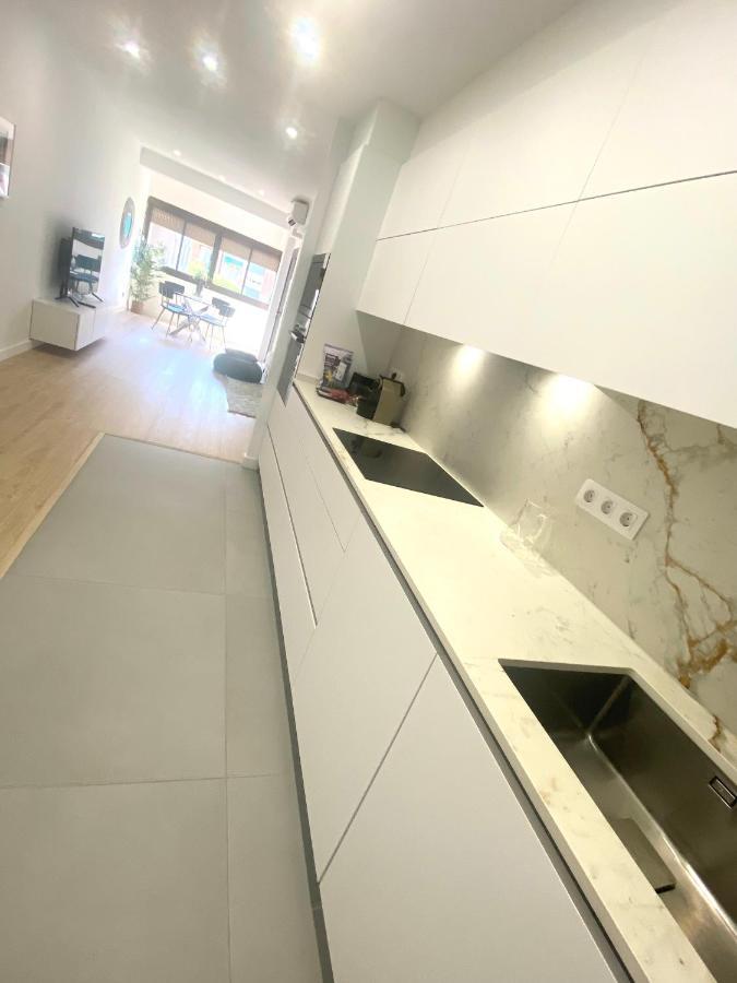 Barcelona Chic Apartments- Free Parking - 10 Min From Bcn City Centre By Metro المظهر الخارجي الصورة