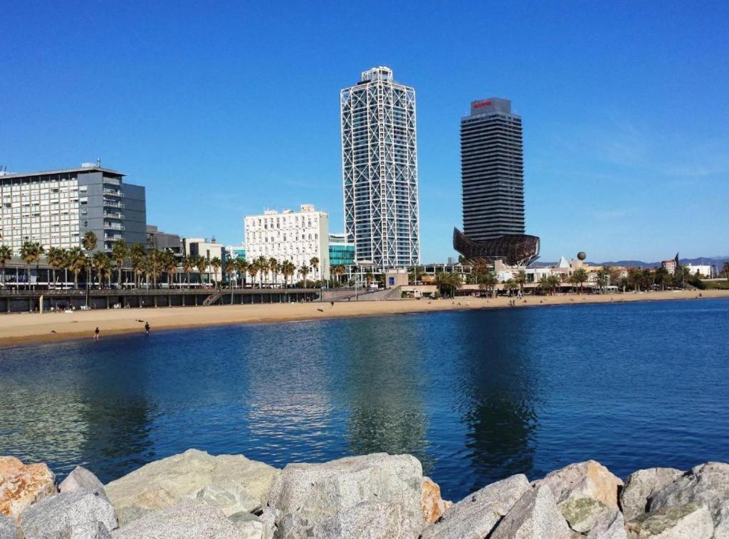 Barcelona Chic Apartments- Free Parking - 10 Min From Bcn City Centre By Metro المظهر الخارجي الصورة