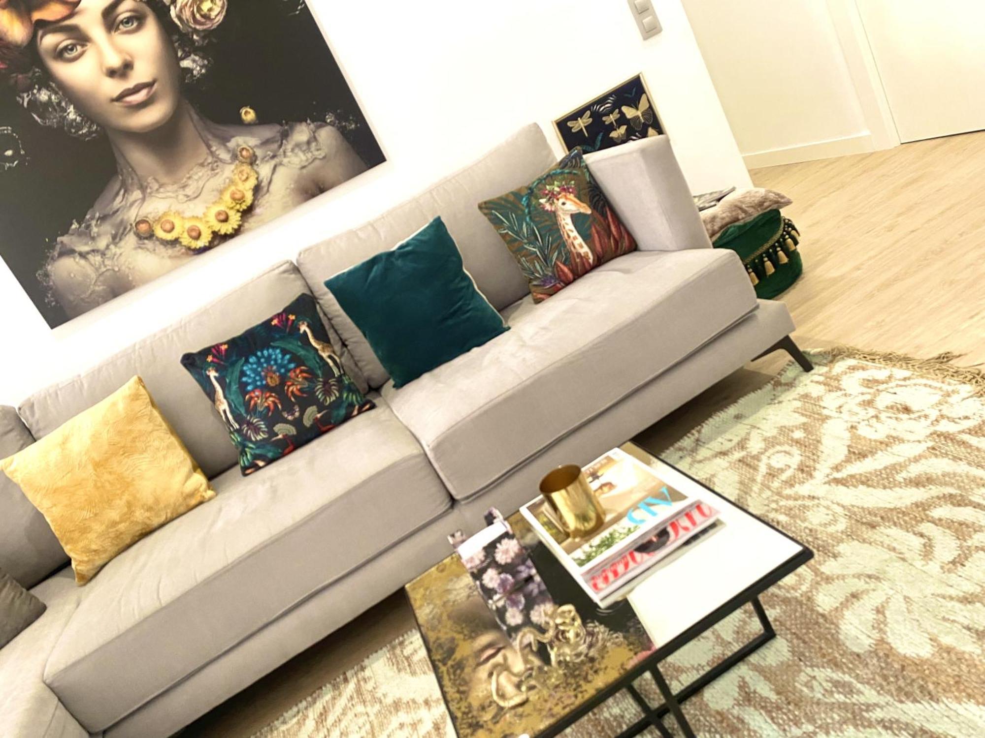 Barcelona Chic Apartments- Free Parking - 10 Min From Bcn City Centre By Metro المظهر الخارجي الصورة