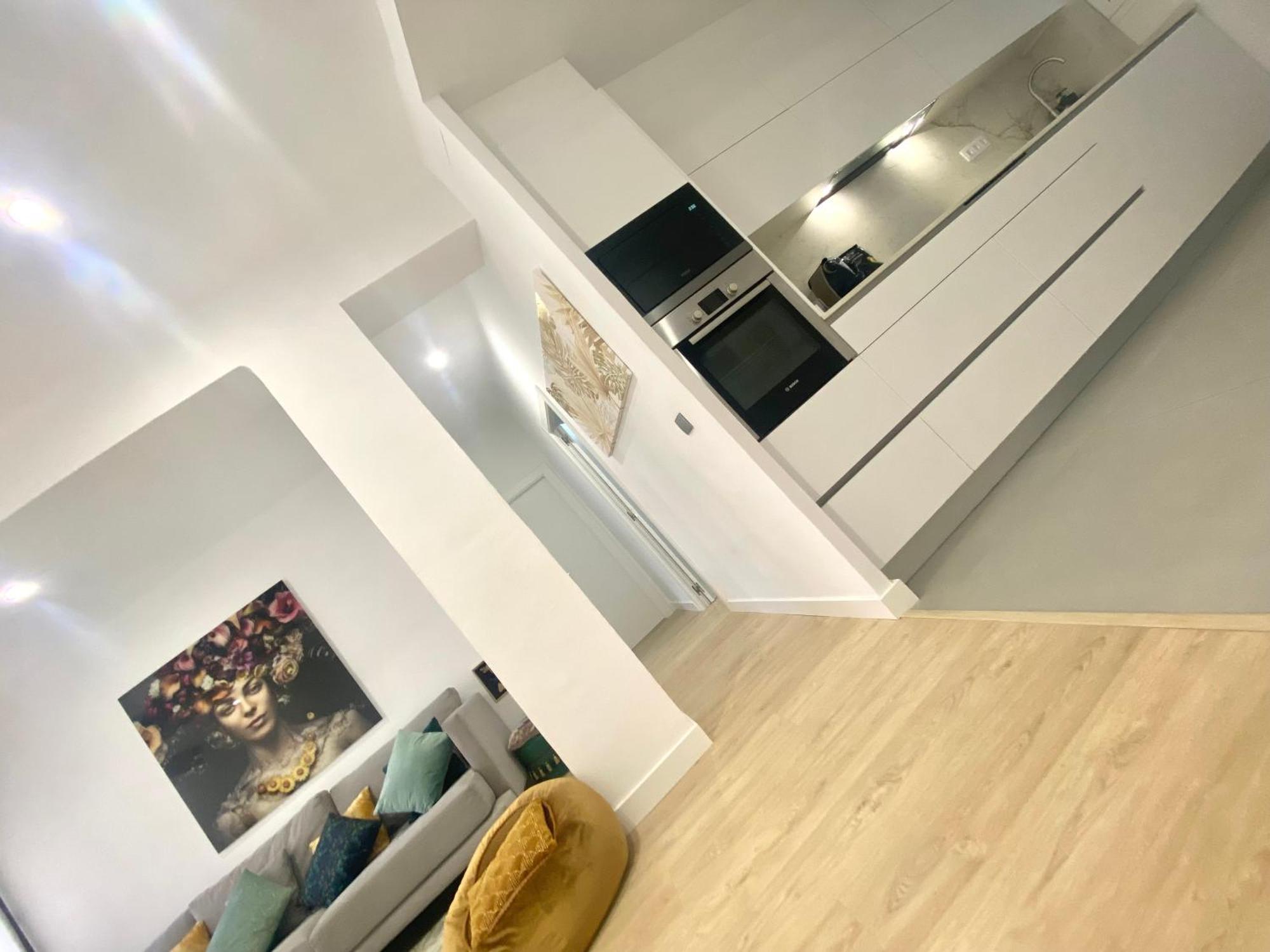 Barcelona Chic Apartments- Free Parking - 10 Min From Bcn City Centre By Metro المظهر الخارجي الصورة