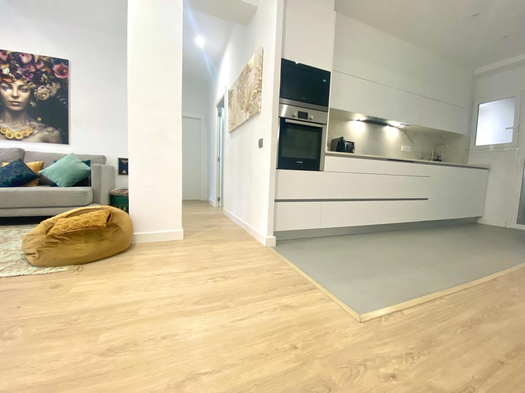 Barcelona Chic Apartments- Free Parking - 10 Min From Bcn City Centre By Metro المظهر الخارجي الصورة