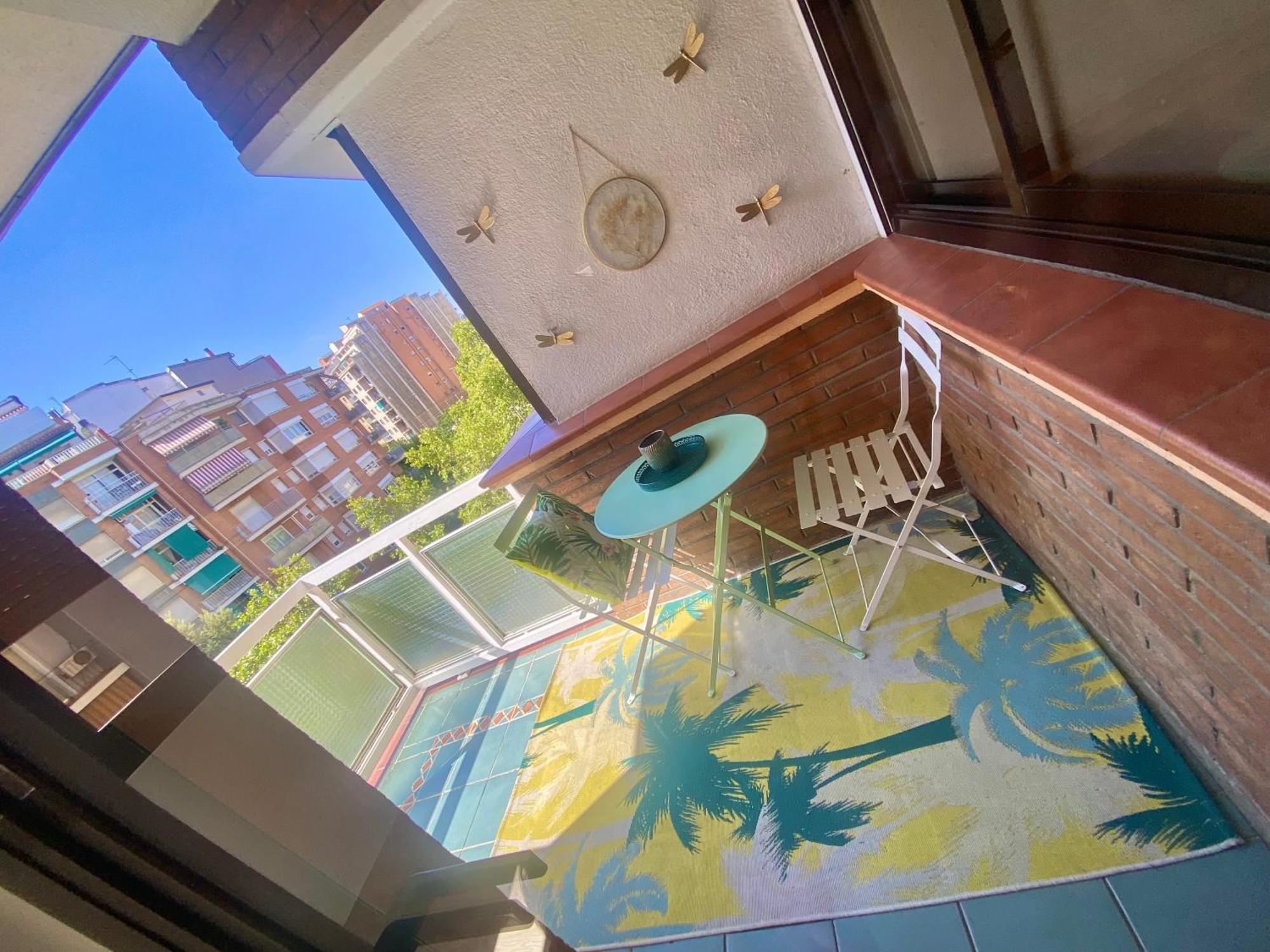 Barcelona Chic Apartments- Free Parking - 10 Min From Bcn City Centre By Metro المظهر الخارجي الصورة